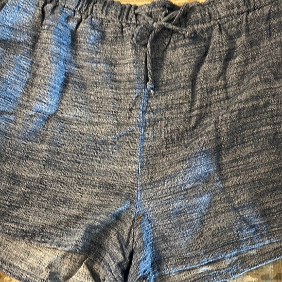 Umgee Ladies L Lightweight Linen-like shorts 🩳 - Picture 4 of 10